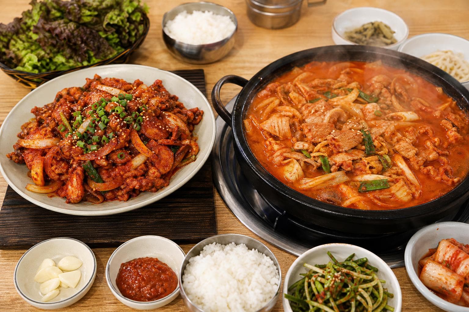 제육볶음 두루치기 차이, 점심 주문 전 보는 양념·국물 기준